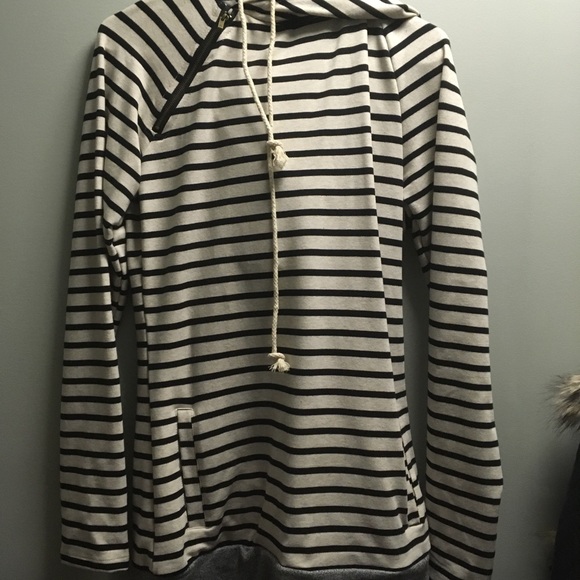 Mindy Mae’s Market Medium Striped Hoodie - Picture 2 of 2
